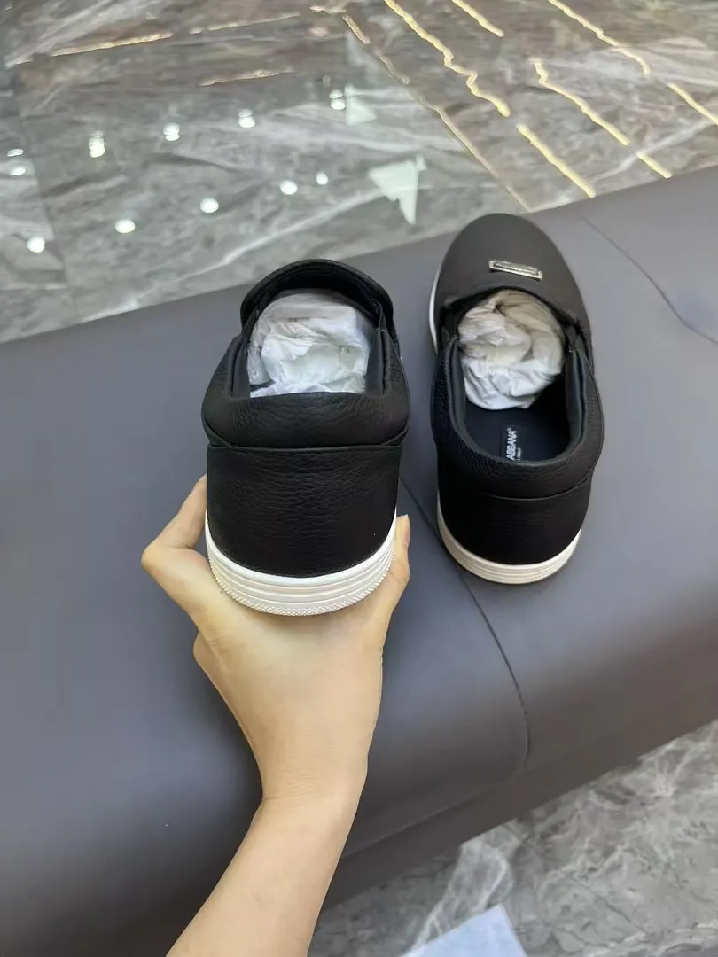 Men's Men's Shoes 💰400 [New Style] 🐝🐝DG men's calfskin sneakers Portofino Yacht shoes, simple and versatile design, unique saddle leather soles. The Dolce &G logo rear wing is the icing on the cake. Imported cowhide + rubber outsole Size: 39-44 (customized at 38.45)